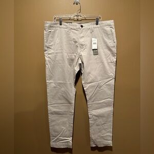 Jachs New York Pant -	Slim fit, mid-rise, slim tapered leg